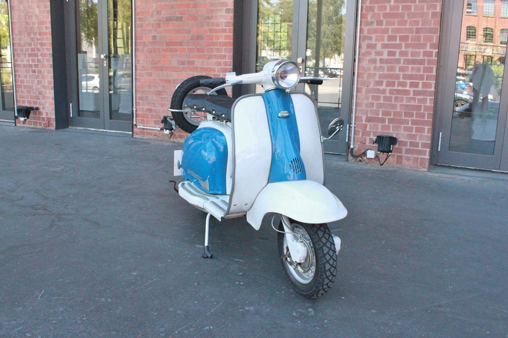 Lambretta Sx 150 Technische Daten  . Nella Colorazione Verde Mela I Mozzi Ruota E I Cerchioni Sono Grigio Metallizzato 8081.